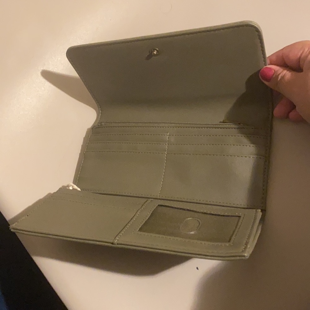 Target Universal Thread Wallet - Picture 3 of 5